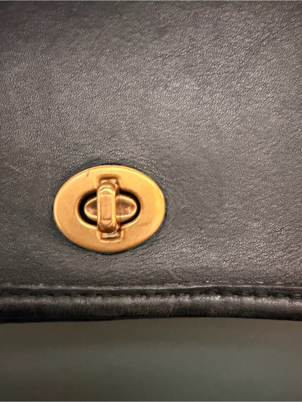 Vintage Coach Black Leather Crossbody with Gold Turn-Lock - Picture 3 of 6